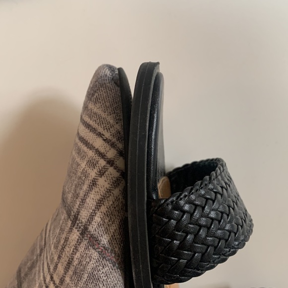 ⭐️HOST PICK⭐️ [7] Plaid flats - Picture 11 of 11
